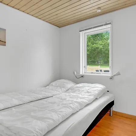 5 Bedroom Awesome In *
