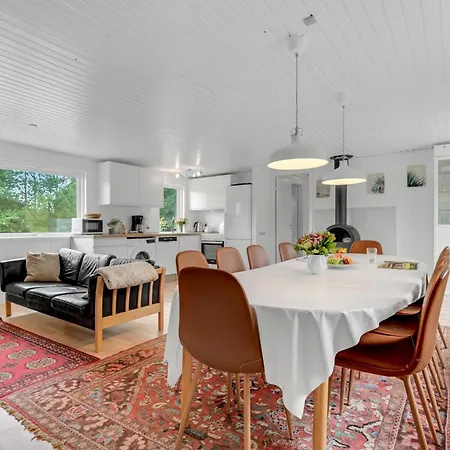 5 Bedroom Awesome In *