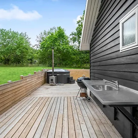 5 Bedroom Awesome In *