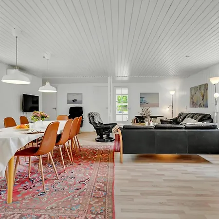 5 Bedroom Awesome In *