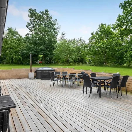 Vakantiehuis 5 Bedroom Awesome In Fårvang