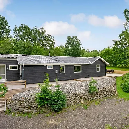 5 Bedroom Awesome In *