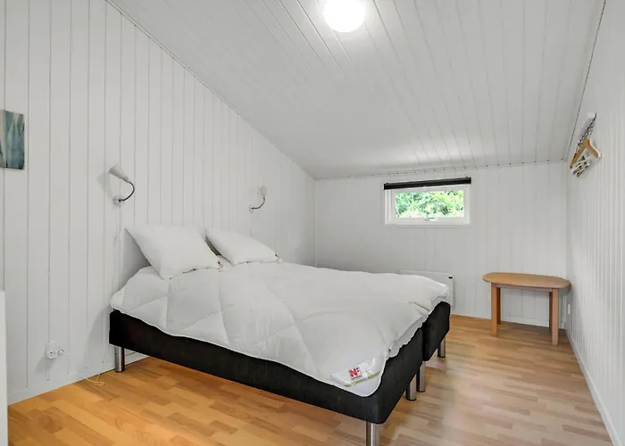 5 Bedroom Awesome In Дом отдыха Farvang