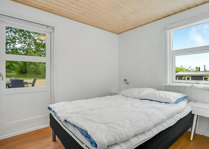 5 Bedroom Awesome In * Farvang