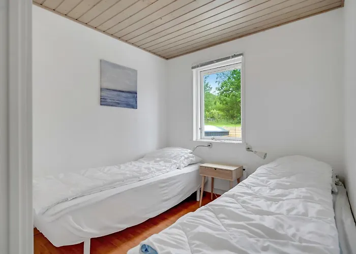 Дом отдыха 5 Bedroom Awesome In *