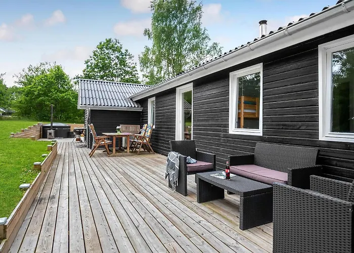 Дом отдыха 5 Bedroom Awesome In Farvang