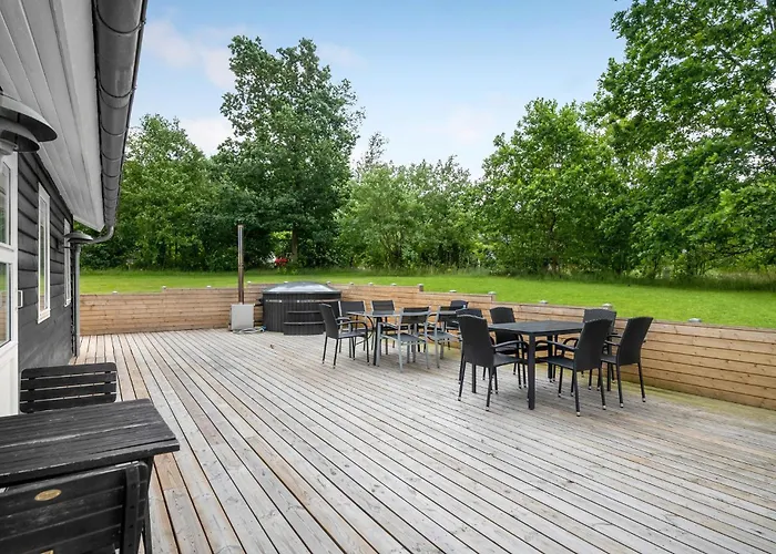 Дом отдыха 5 Bedroom Awesome In Farvang