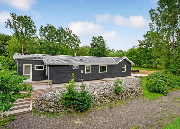 5 Bedroom Awesome In *