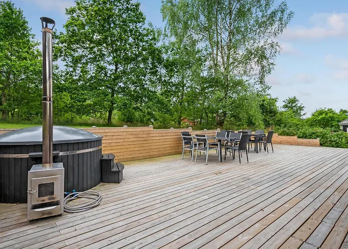 5 Bedroom Awesome In Дом отдыха Farvang